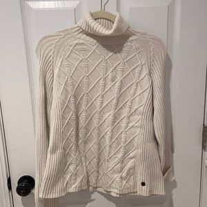 Royal Robbins cream turtleneck sweater ✨